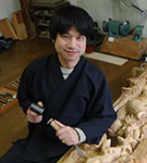 日本木彫刻協会　副会長　吉川 浩市